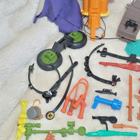 Lot Of 1990s TMNT Accessories Weapons Pieces/Parts Cards Vintage (SEE PICTURES) - Picture 7 of 11